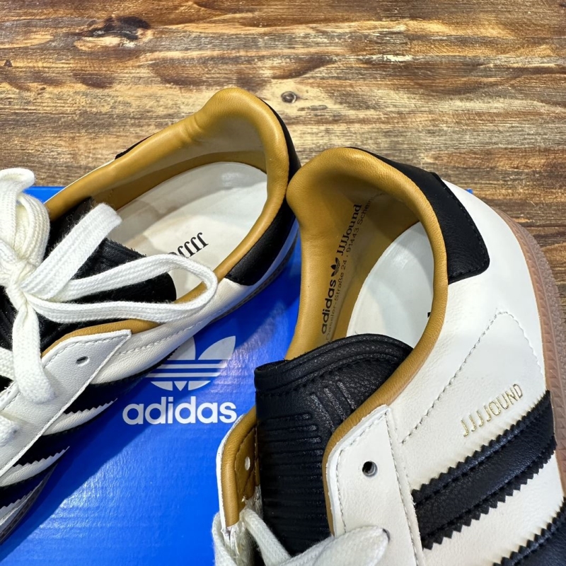 Adidas Sneakers